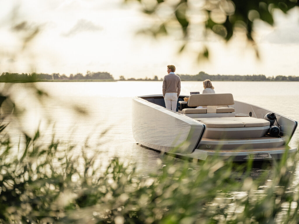 Lumen E10 100% Electric Boat