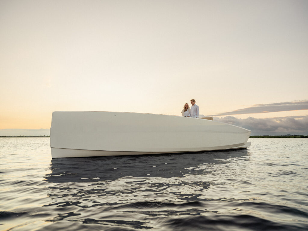 Lumen E10 100% Electric Boat