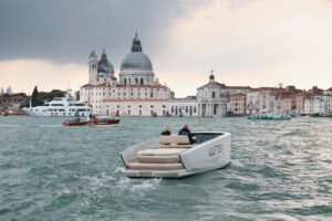 Electric Boats for Lakes: Quiet Cruising Without Compromise